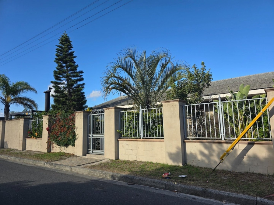 4 Bedroom Property for Sale in Wetton Western Cape